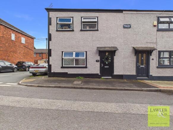 3 bed property, in High Street, £200,000