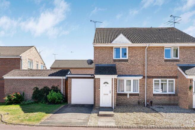 2 bed property, in Olive Grove, £245,000