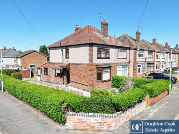 2 bed property, in Mount Drive, £230,000