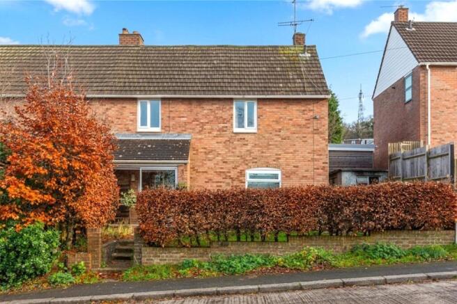 3 bed property, in Aldercombe Road, £350,000
