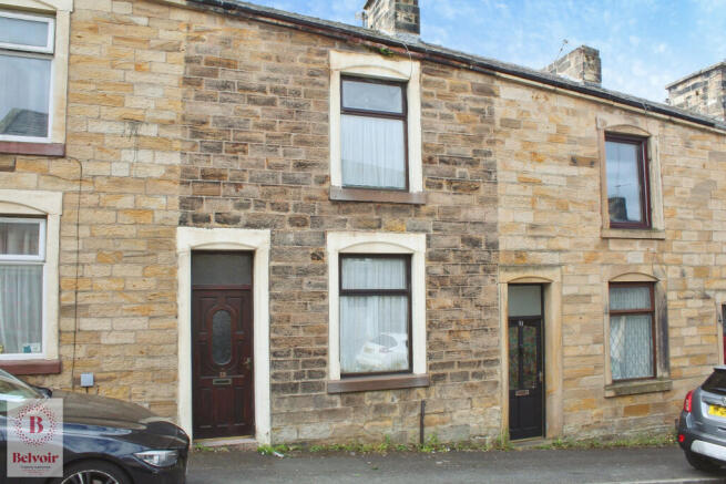 2 bed property, in Ann Street, £65,000