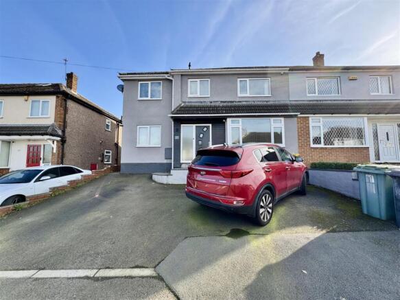 5 bed property, in Greenside Avenue, £325,000