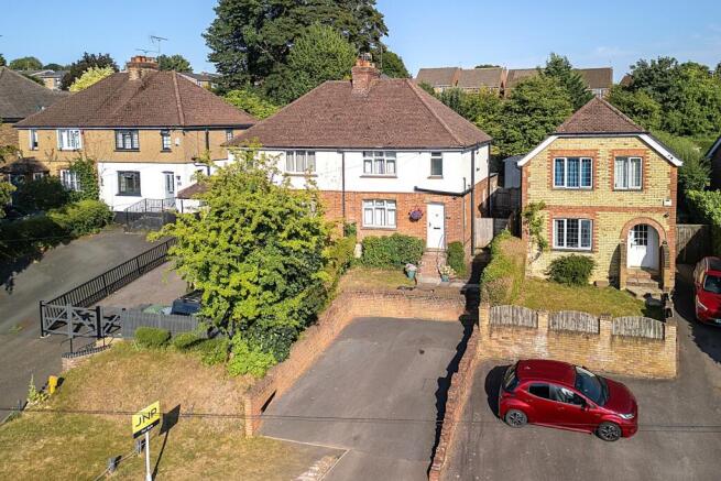 3 bed property, in Sawpit Hill, £489,950