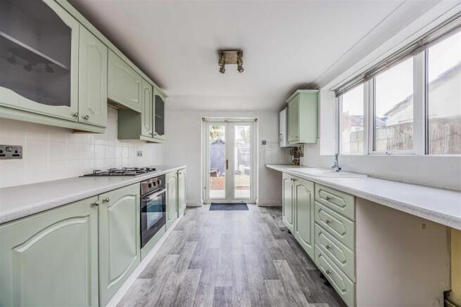 2 bed property, in Farlington Road, £200,000