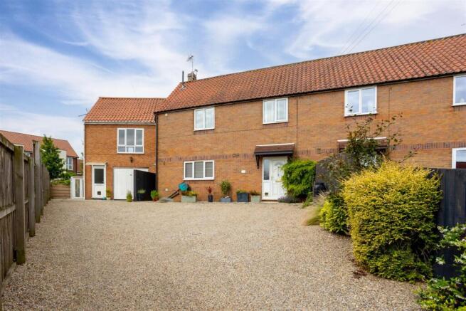 3 bed property, in Galtres Drive, £350,000