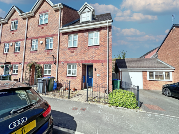 3 bed property, in Thunderbolt Way, £230,000