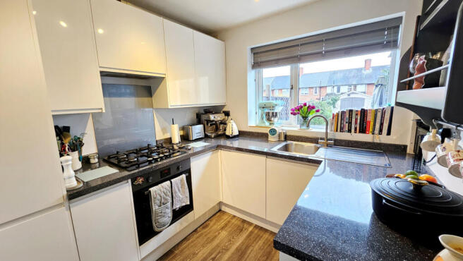 2 bed property, in Welbeck Road, £400,000