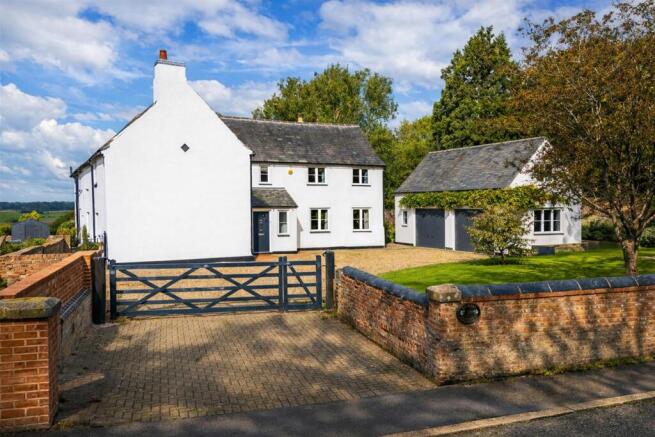 5 bed property, in Rookery Farmhouse, £1,000,000
