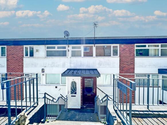 2 bed property, in View Drive, £120,000