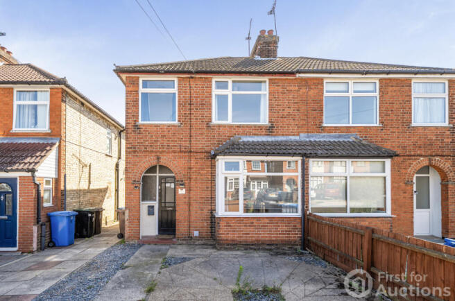 3 bed property, in Gloucester Road, £170,000
