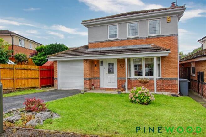 4 bed property, in St. Giles Close, £330,000