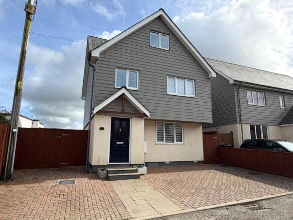3 bed property, in Meadowside, £395,000