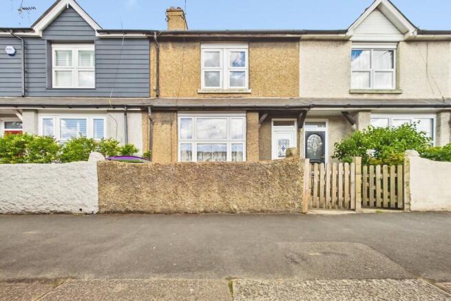 2 bed property, in Dymchurch Road, £240,000