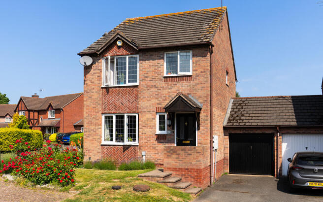 3 bed property, in Worcester WR4, £330,000