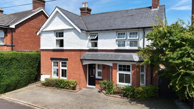 4 bed property, in Middleton Road, £725,000
