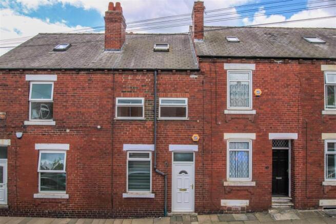 2 bed property, in Marsland Place, £140,000