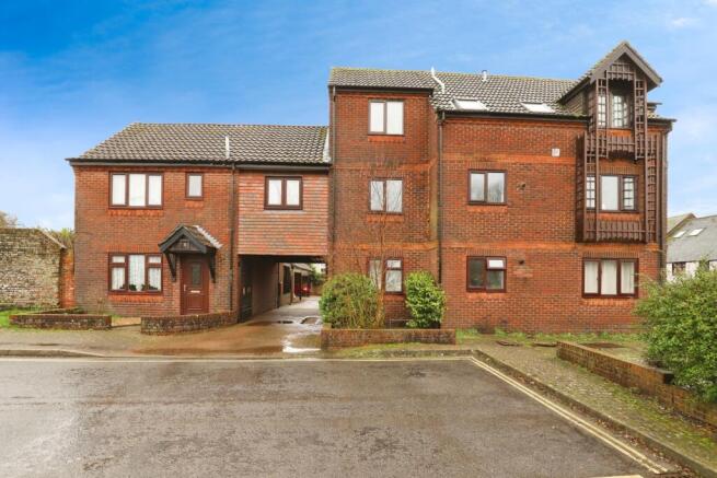 2 bed property, in Furlong Mews, £200,000
