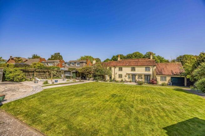 3 bed property, in Old Bedhampton, £950,000