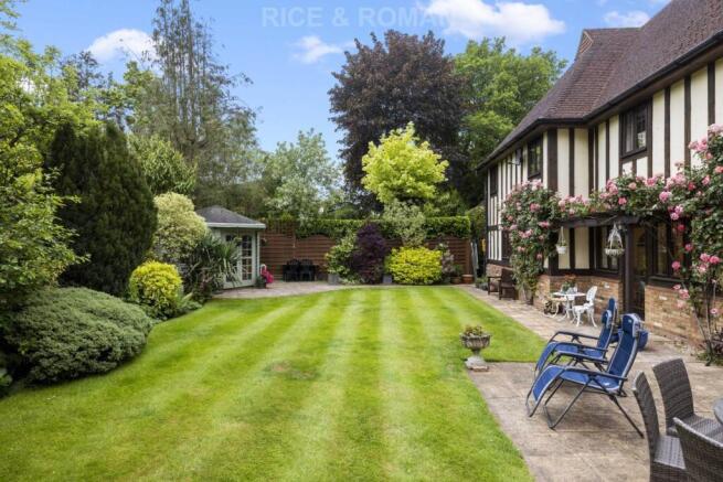 5 bed property, in Snows Ride, £1,195,000