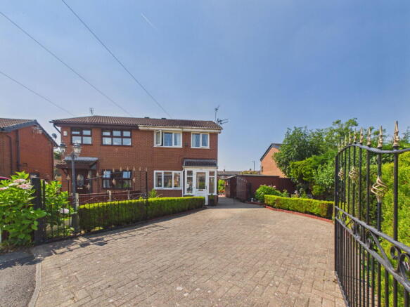 3 bed property, in Cheltenham Drive, £290,000