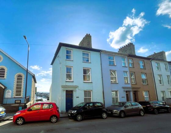 5 bed property, in South Road, £245,000