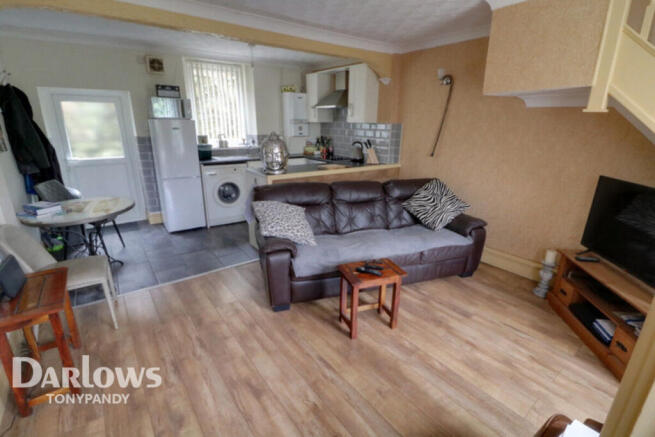 2 bed property, in Ystrad Road, £80,000