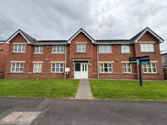 2 bed property, in 12 Oxford Street, £70,000