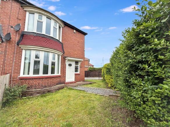 2 bed property, in Tharsis Road, £175,000
