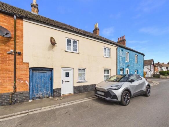 3 bed property, in Uphill Way, £200,000
