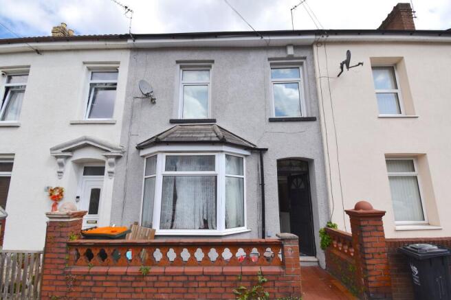 3 bed property, in Fairoak Avenue, £180,000