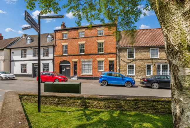 4 bed property, in Swinegate, £350,000