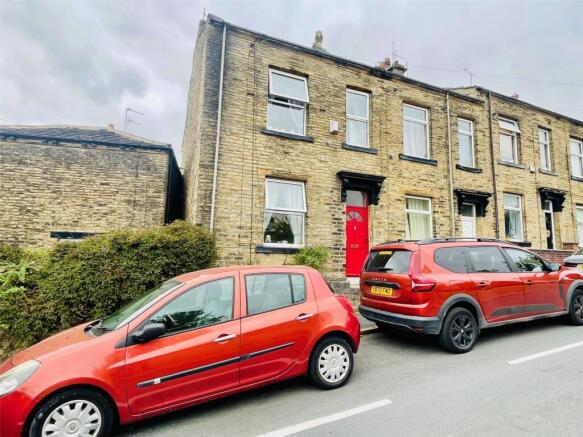 3 bed property, in Cross Street, £110,000