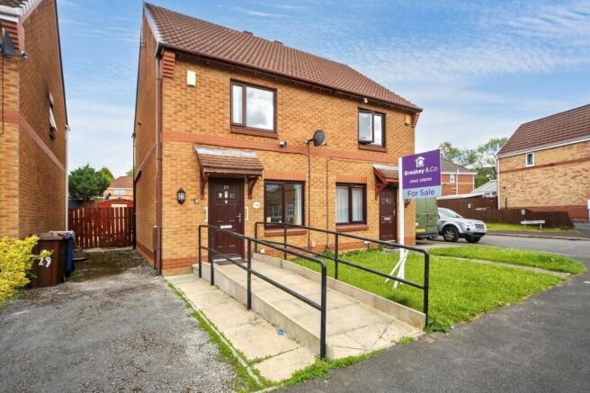 2 bed property, in Spindlewood Road, £125,000
