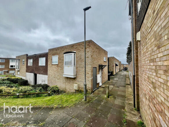 2 bed property, in Brussels Way, £150,000