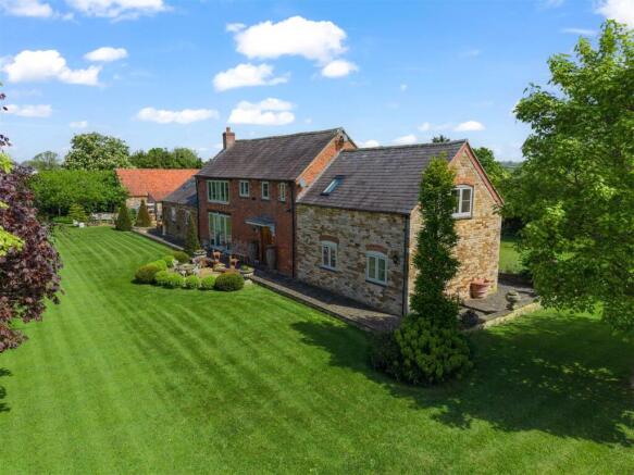 5 bed property, in Main Street, £1,150,000
