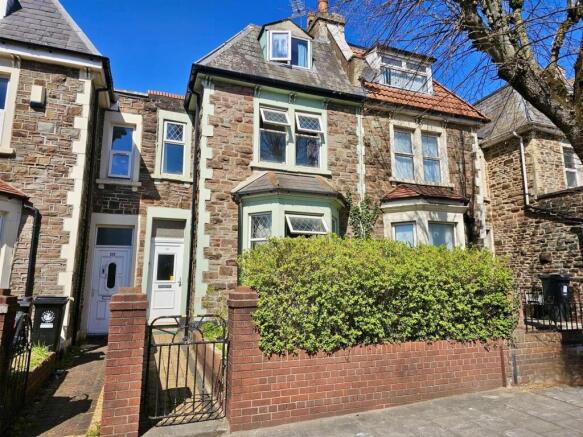 3 bed property, in Fishponds Road, £370,000
