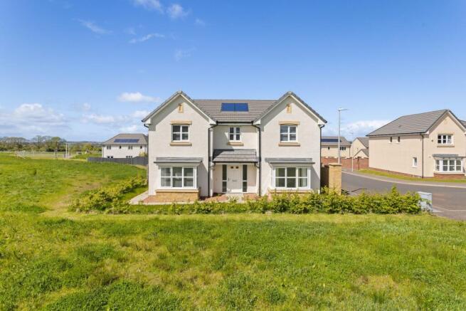 5 bed property, in Brotherton Glade, £400,000