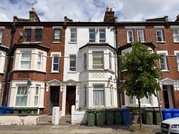 1 bed property, in Flat 6, £165,000