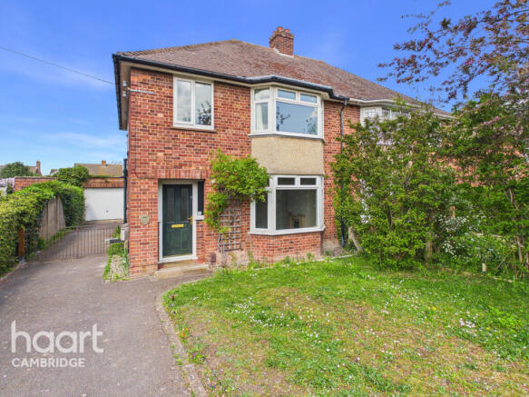 3 bed property, in Queen Ediths Way, £585,000