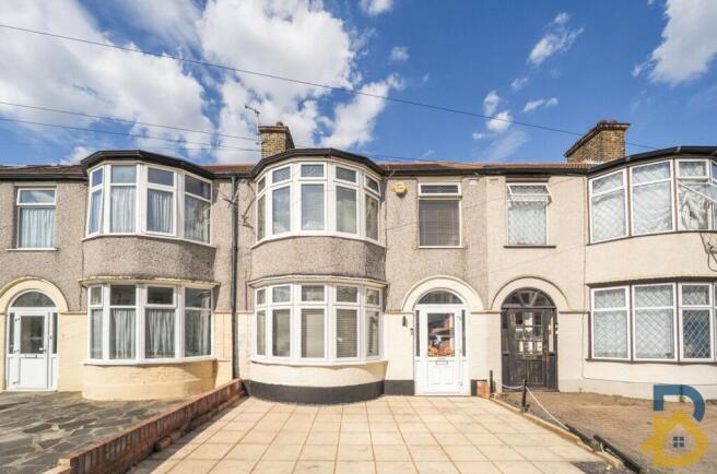 3 bed property, in Shirley Gardens, £550,000