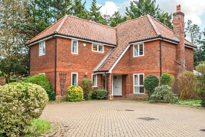 4 bed property, in Houston Place, £1,385,000