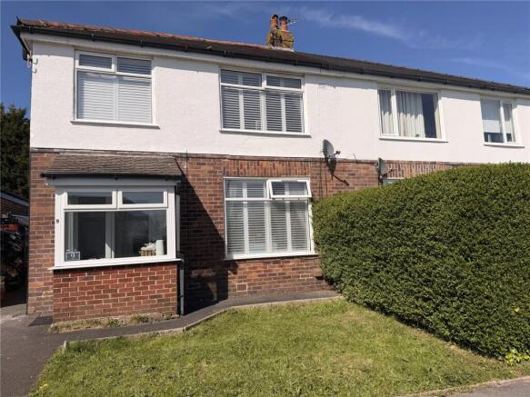 3 bed property, in Manor Drive, £220,000