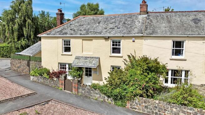 3 bed property, in Blakeshill Road, £340,000