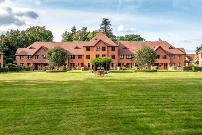 3 bed property, in Heathlands Court, £485,000