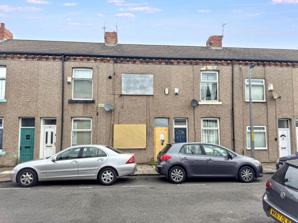 2 bed property, in 13 Oliver Street, £40,000