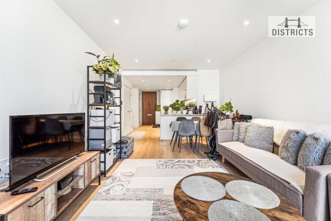 1 bed property, in Hampton Tower, £590,000