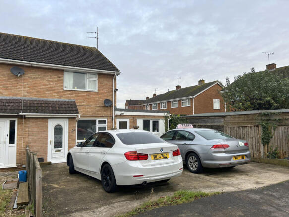 4 bed property, in Springfield, £350,000