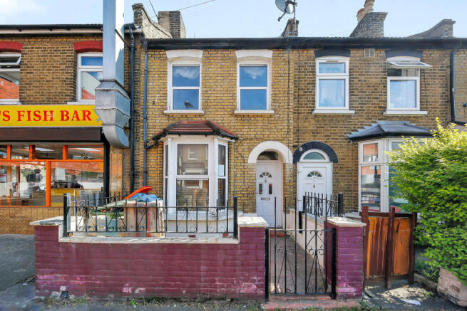 3 bed property, in Sussex Street, £350,000