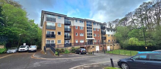 2 bed property, in Seacole Gardens, £170,000