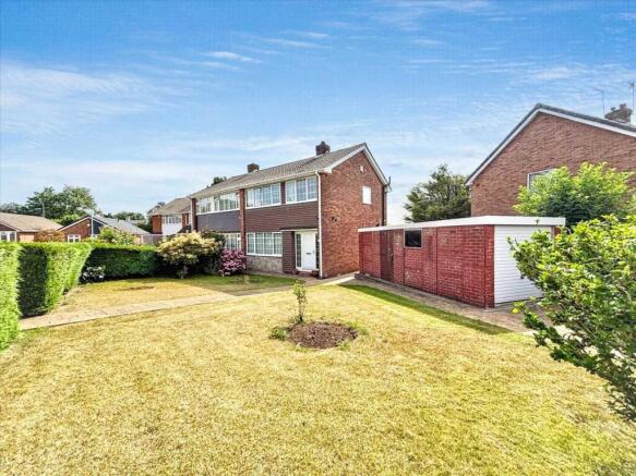 3 bed property, in Woodside, £200,000